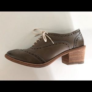 Frye taupe oxfords. Size 8